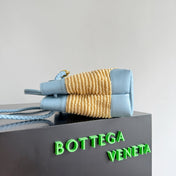 BOTTEGA VENETA 25S SMALL ANDIAMO 25 IN LIGHT BLUE CALFSKIN AND RAFFIA