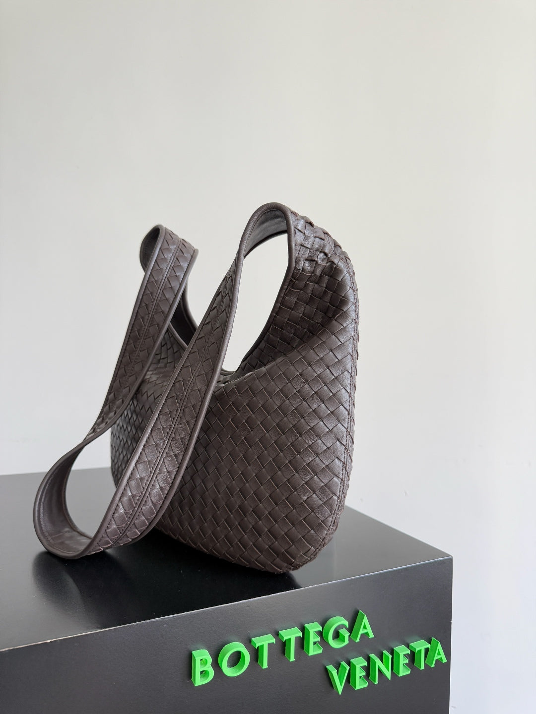 BOTTEGA VENETA 25S LARGE VENETO BAG 38 IN DARK BROWN CALFSKIN SILVER HARDWARE