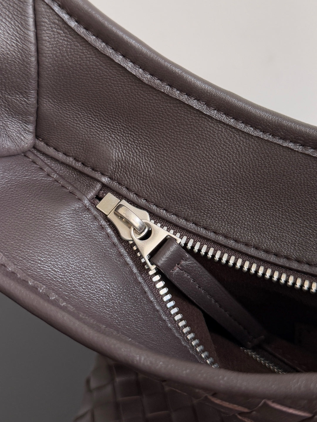 BOTTEGA VENETA 25S LARGE VENETO BAG 38 IN DARK BROWN CALFSKIN SILVER HARDWARE