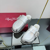 SLIDY VIV' MULES IN SILVER PATENT CALFSKIN