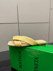 BOTTEGA VENETA 26S SANDALS IN LIGHT YELLOW CALFSKIN AND RAFFIA