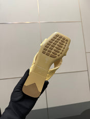 BOTTEGA VENETA 26S SANDALS IN LIGHT YELLOW CALFSKIN AND RAFFIA