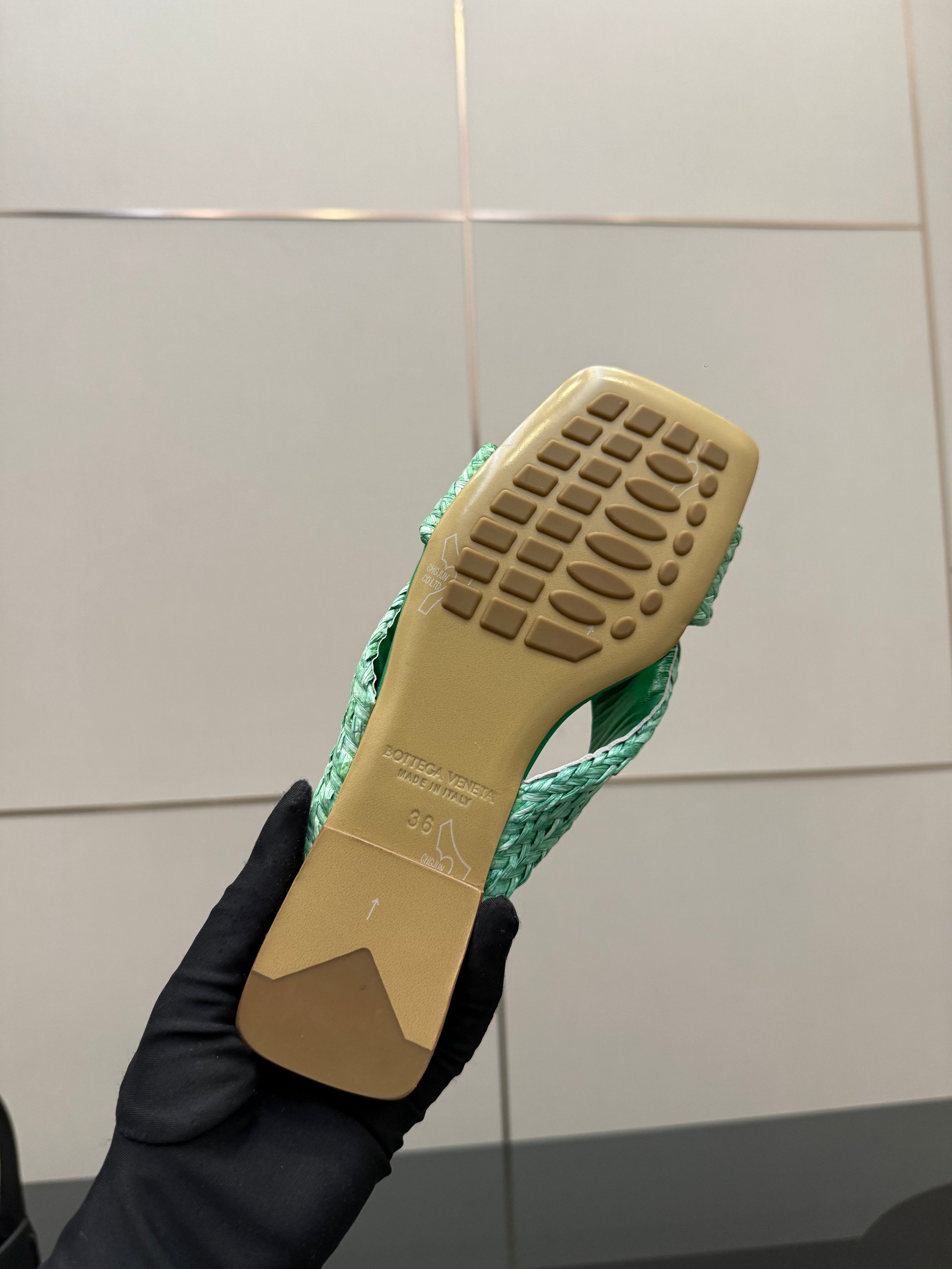 BOTTEGA VENETA 26S SANDALS IN MINT GREEN CALFSKIN AND RAFFIA