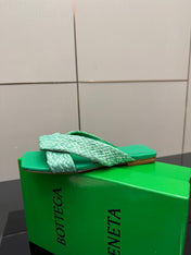 BOTTEGA VENETA 26S SANDALS IN MINT GREEN CALFSKIN AND RAFFIA