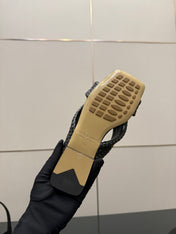 BOTTEGA VENETA 26S SANDALS IN BLACK CALFSKIN AND RAFFIA