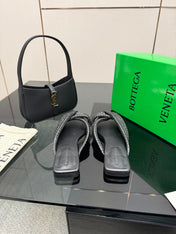 BOTTEGA VENETA 26S SANDALS IN BLACK CALFSKIN AND RAFFIA