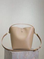 YSL 25S LE 5 À 7 BUCKET 26 IN NUDE CALFSKIN GOLD HARDWRE