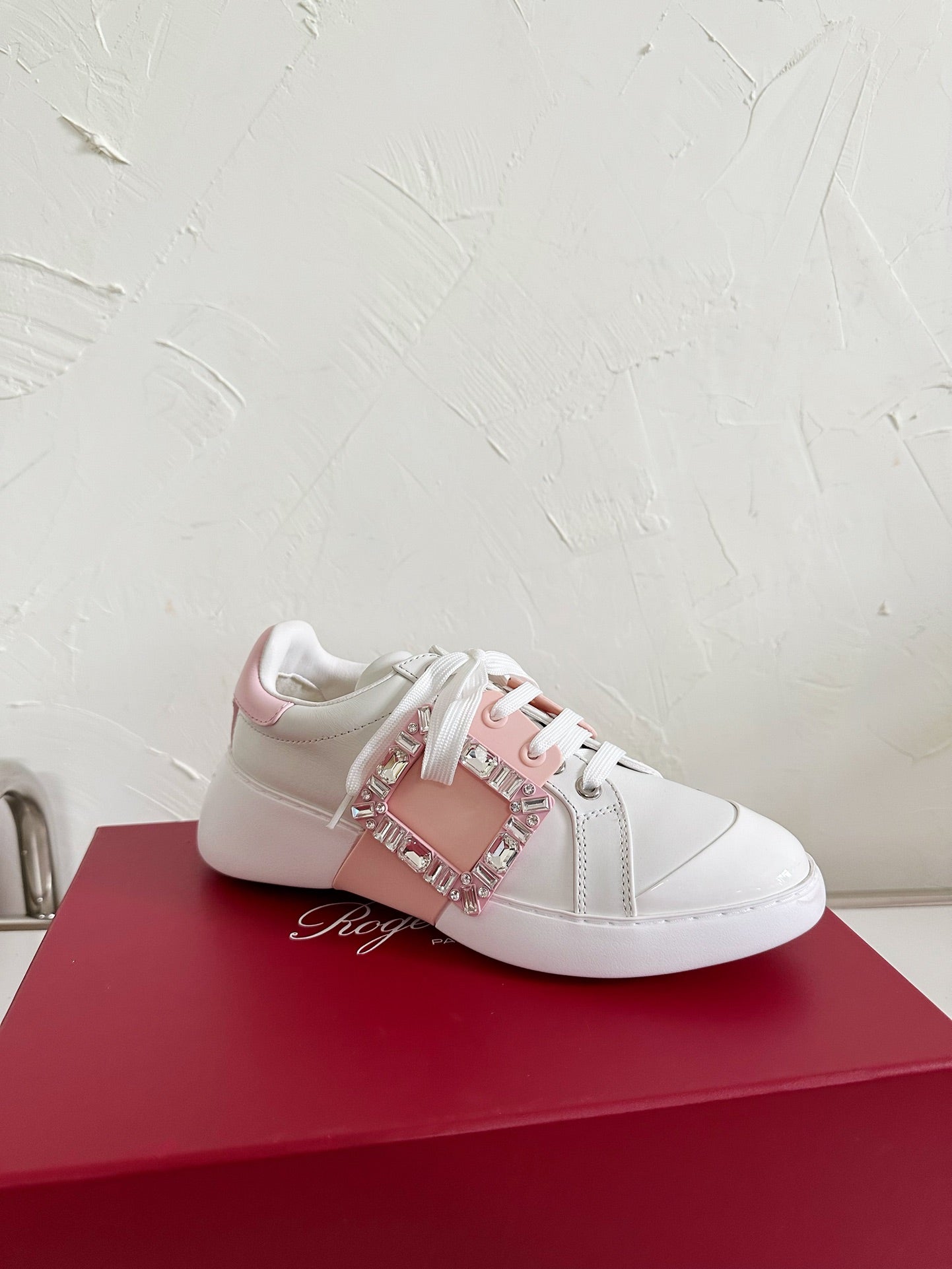 VIV' SKATE SNEAKERS IN WHITE CALFSKIN LIGHT PINK GLITTER STRAP AND CRYSTAL BUCKLE