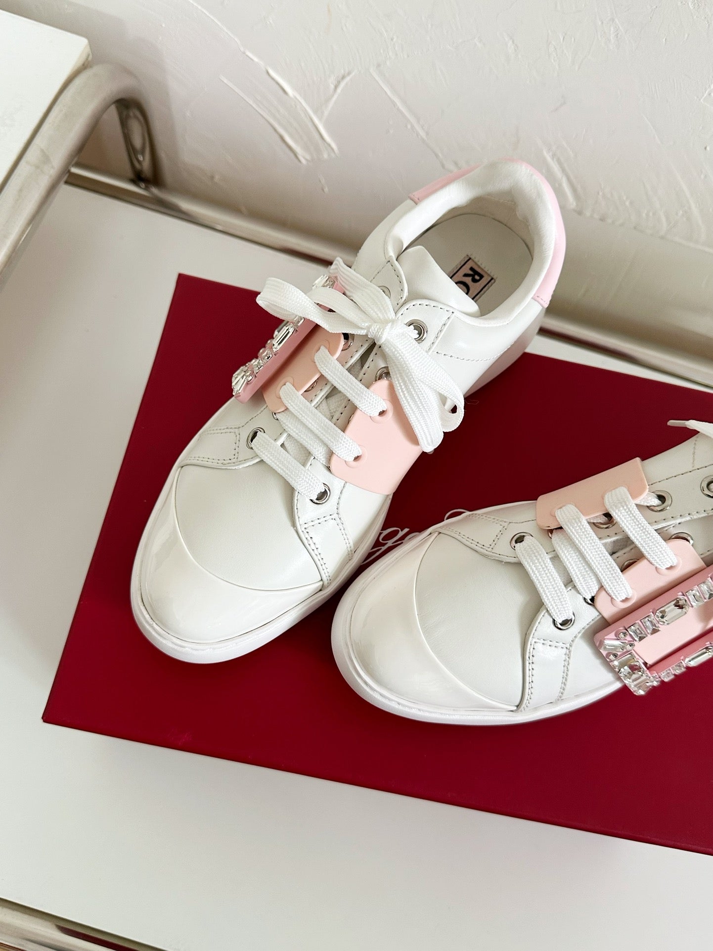 VIV' SKATE SNEAKERS IN WHITE CALFSKIN LIGHT PINK GLITTER STRAP AND CRYSTAL BUCKLE