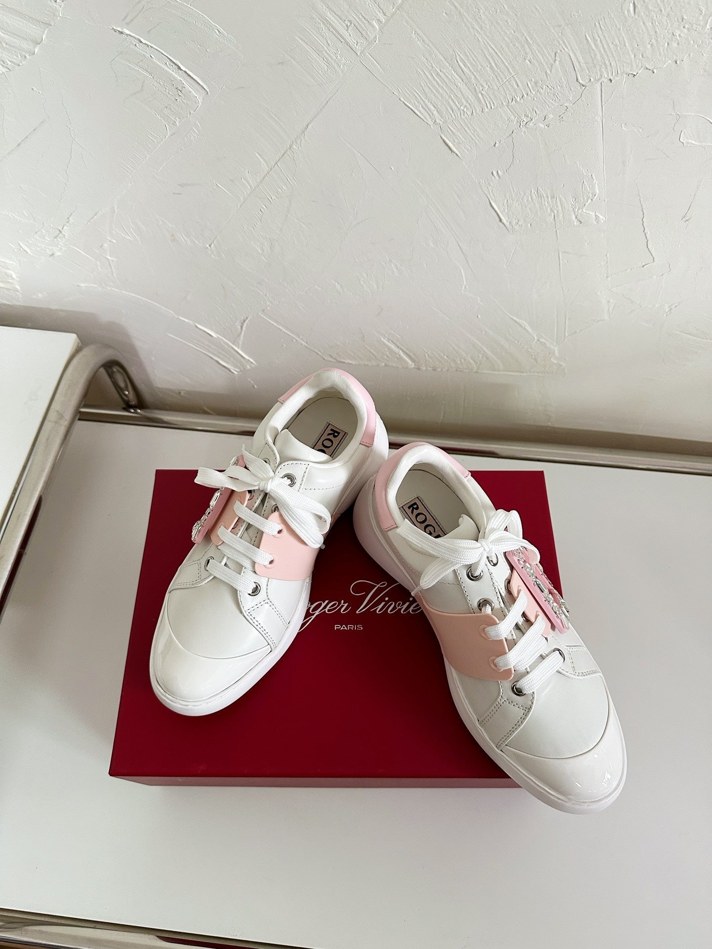 VIV' SKATE SNEAKERS IN WHITE CALFSKIN LIGHT PINK GLITTER STRAP AND CRYSTAL BUCKLE