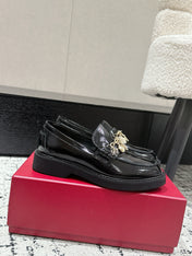 ROGER VIVIER 25S RANGERS CHAIN LOAFER IN BLACK PATENT CALFSKIN