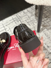 ROGER VIVIER 25S RANGERS CHAIN LOAFER IN BLACK PATENT CALFSKIN