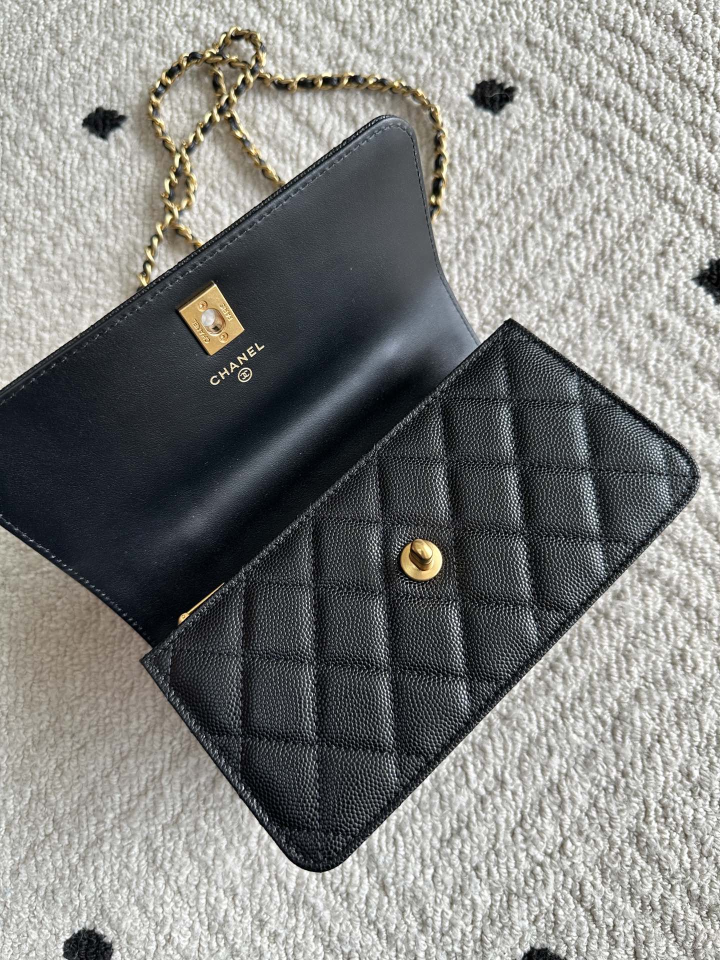 CHANEL 25S CLASSIC WALLET ON CHAIN 19 IN BLACK LAMBSKIN WITH GOLD HARDWARE