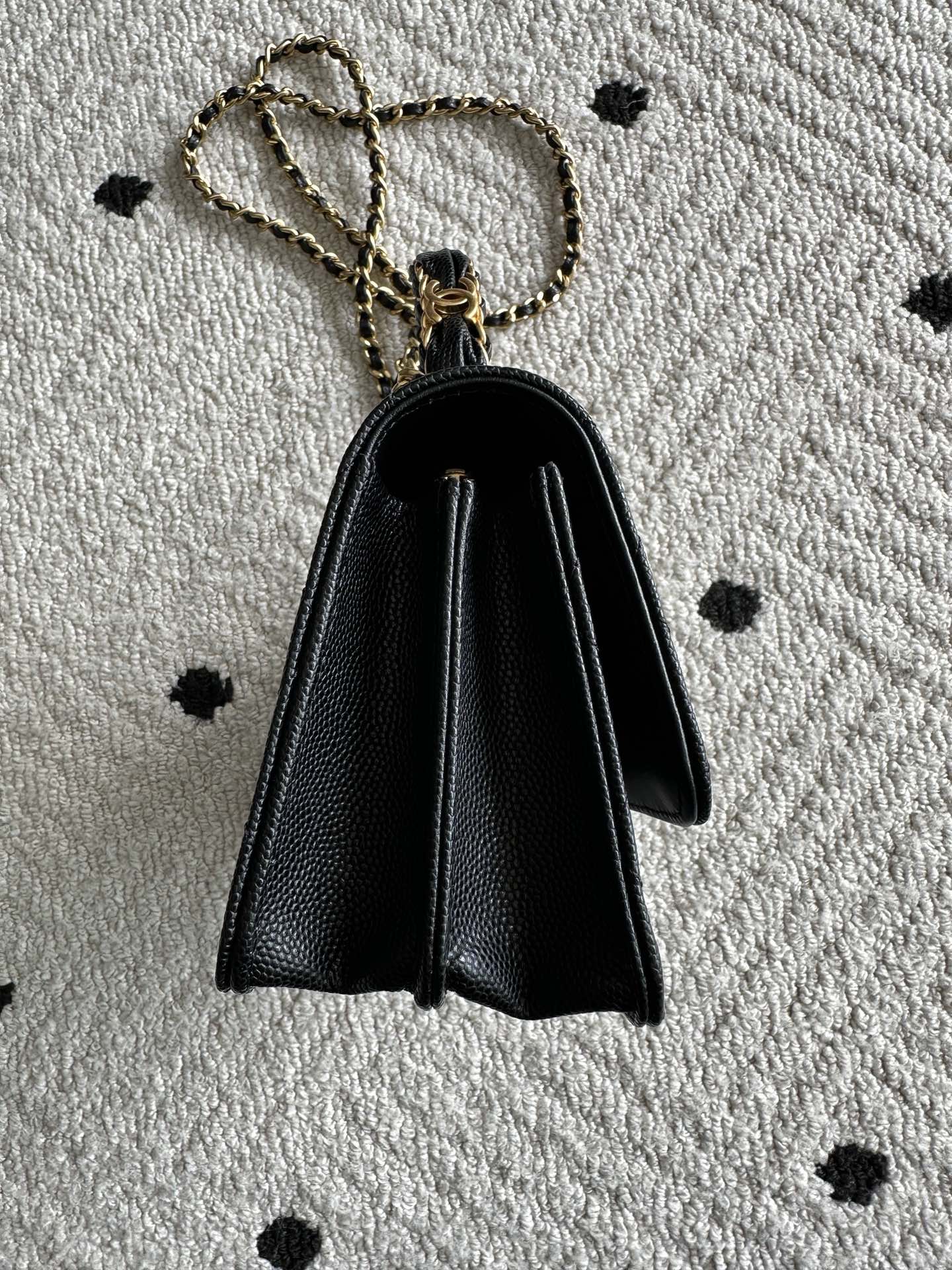 CHANEL 25S CLASSIC WALLET ON CHAIN 19 IN BLACK LAMBSKIN WITH GOLD HARDWARE