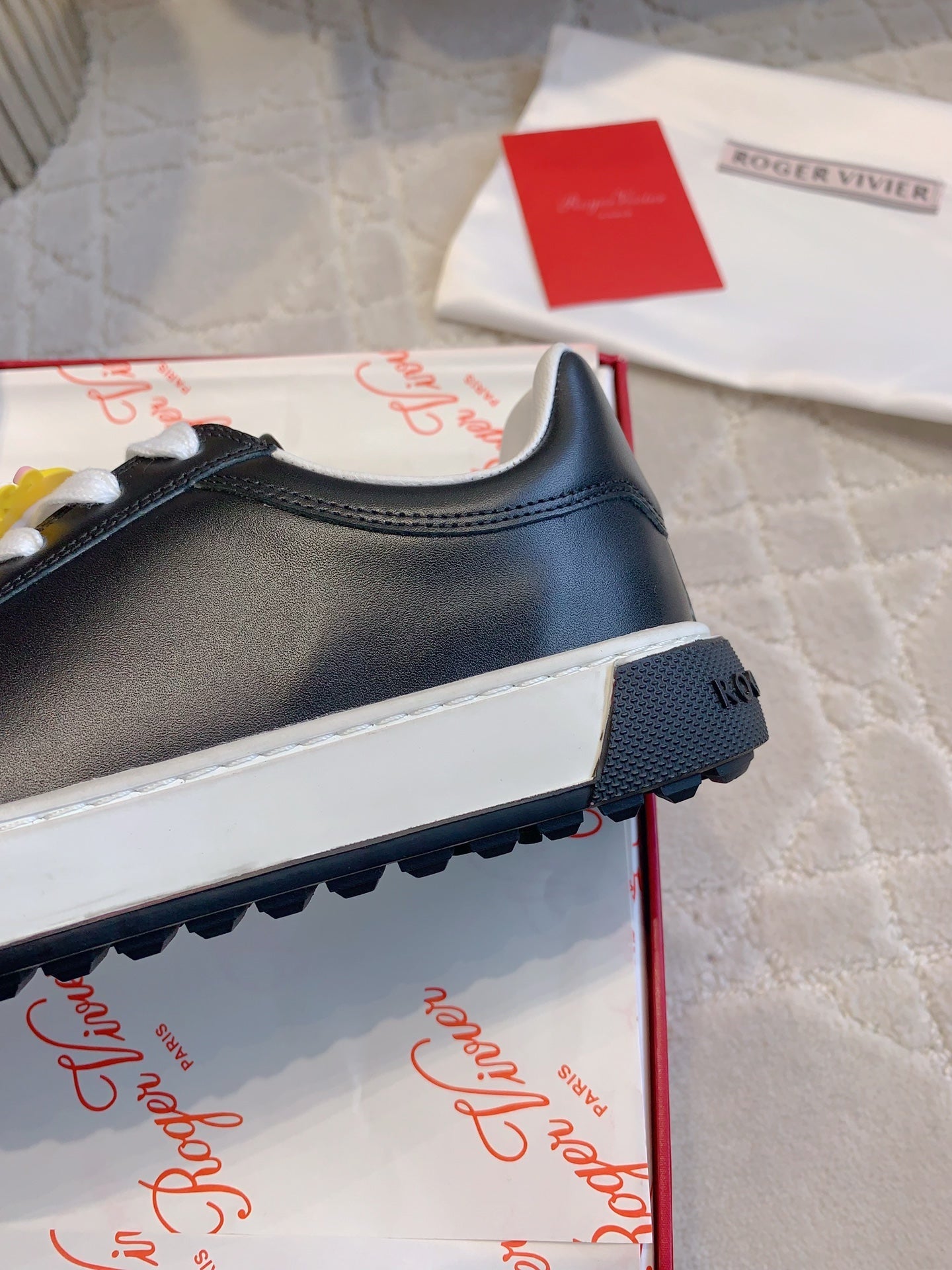 VIV' SKATE SNEAKERS IN BLACK CALFSKIN CARTOON CHARMS