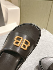 RISE SANDALS IN BLACK SHINY LAMBSKIN GOLD BUCKLE