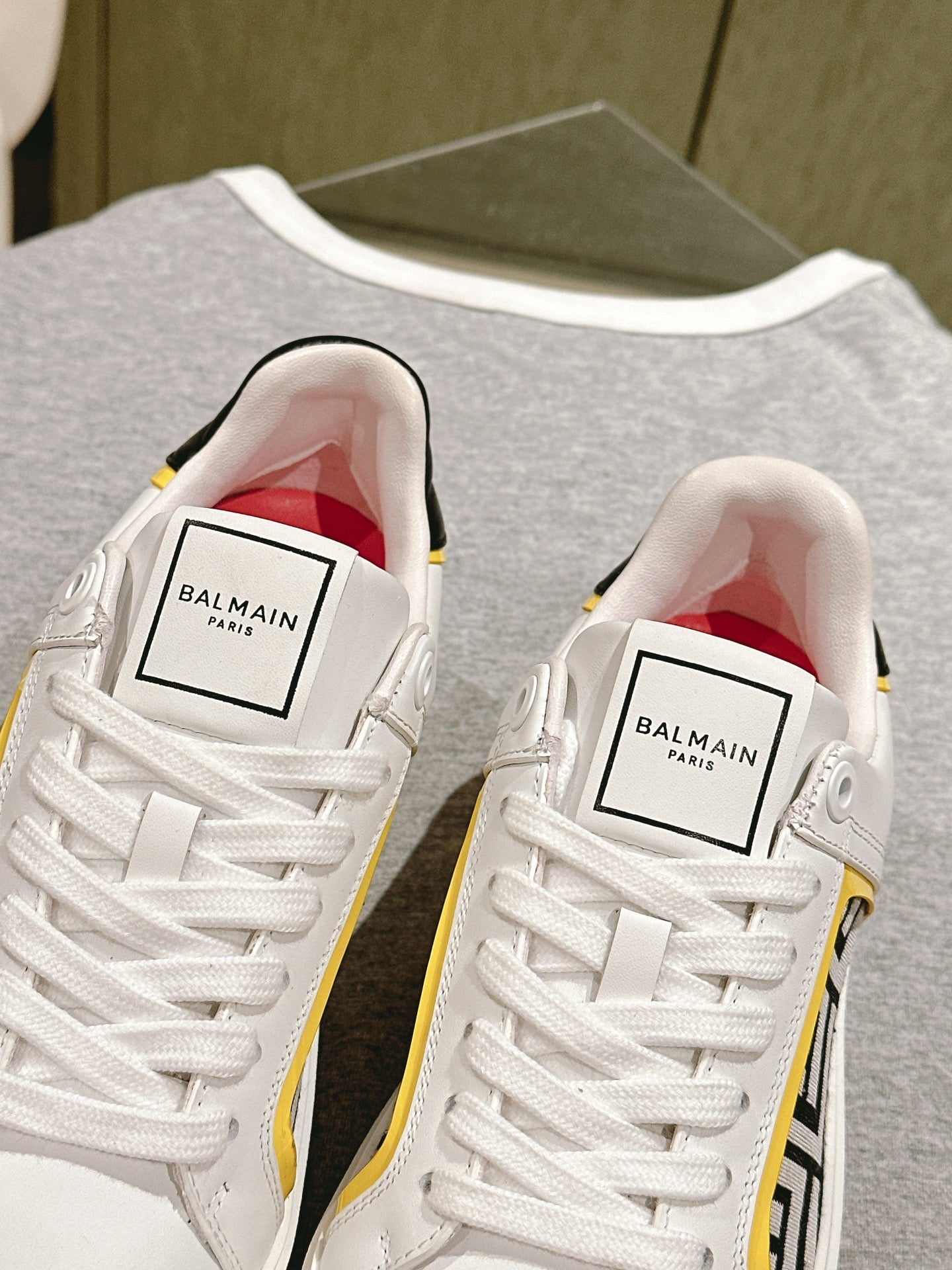 BALMAIN 26S SNEAKERS IN WHITE CALFSKIN AND BEIGE CANVAS