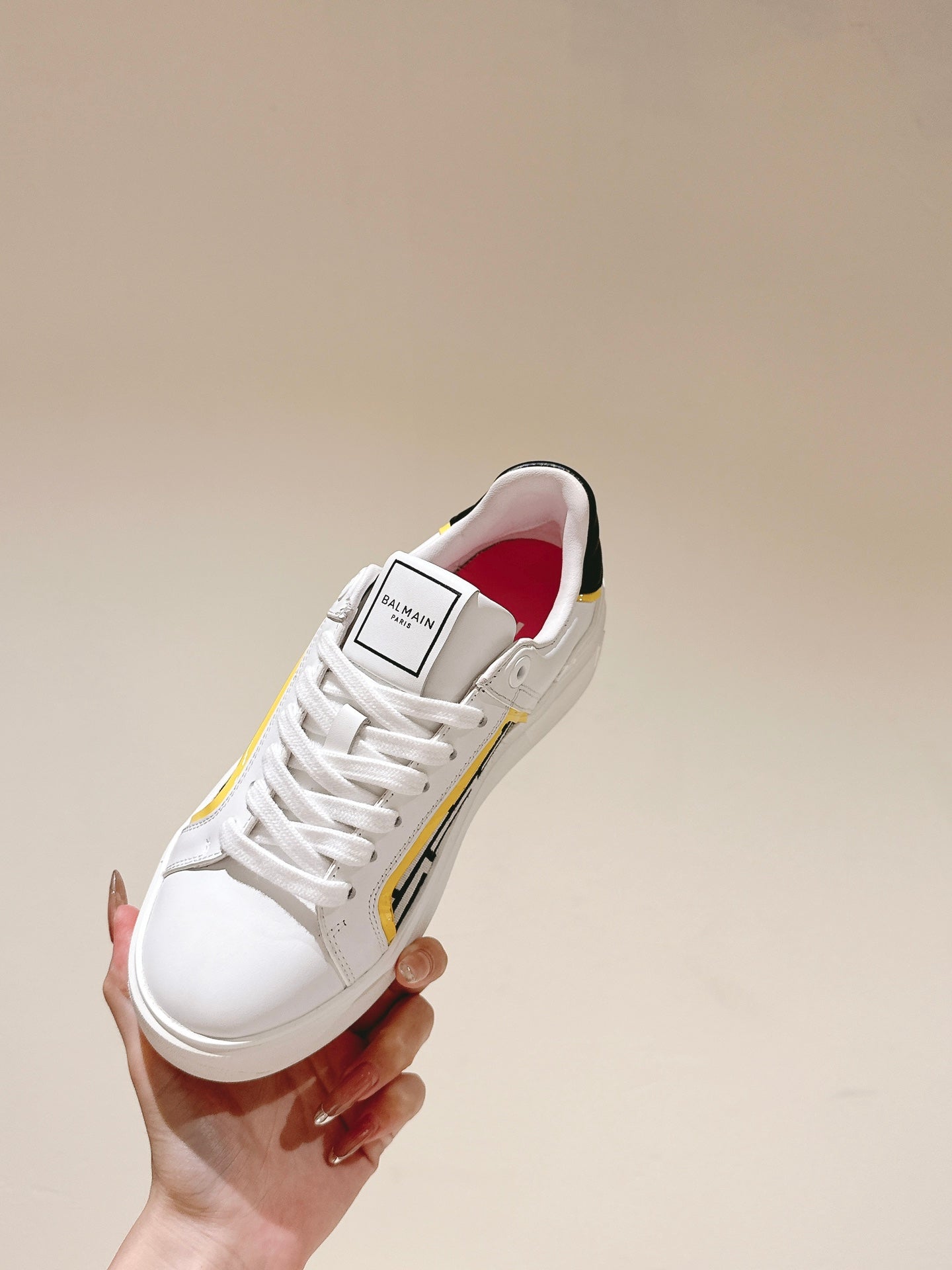BALMAIN 26S SNEAKERS IN WHITE CALFSKIN AND BEIGE CANVAS