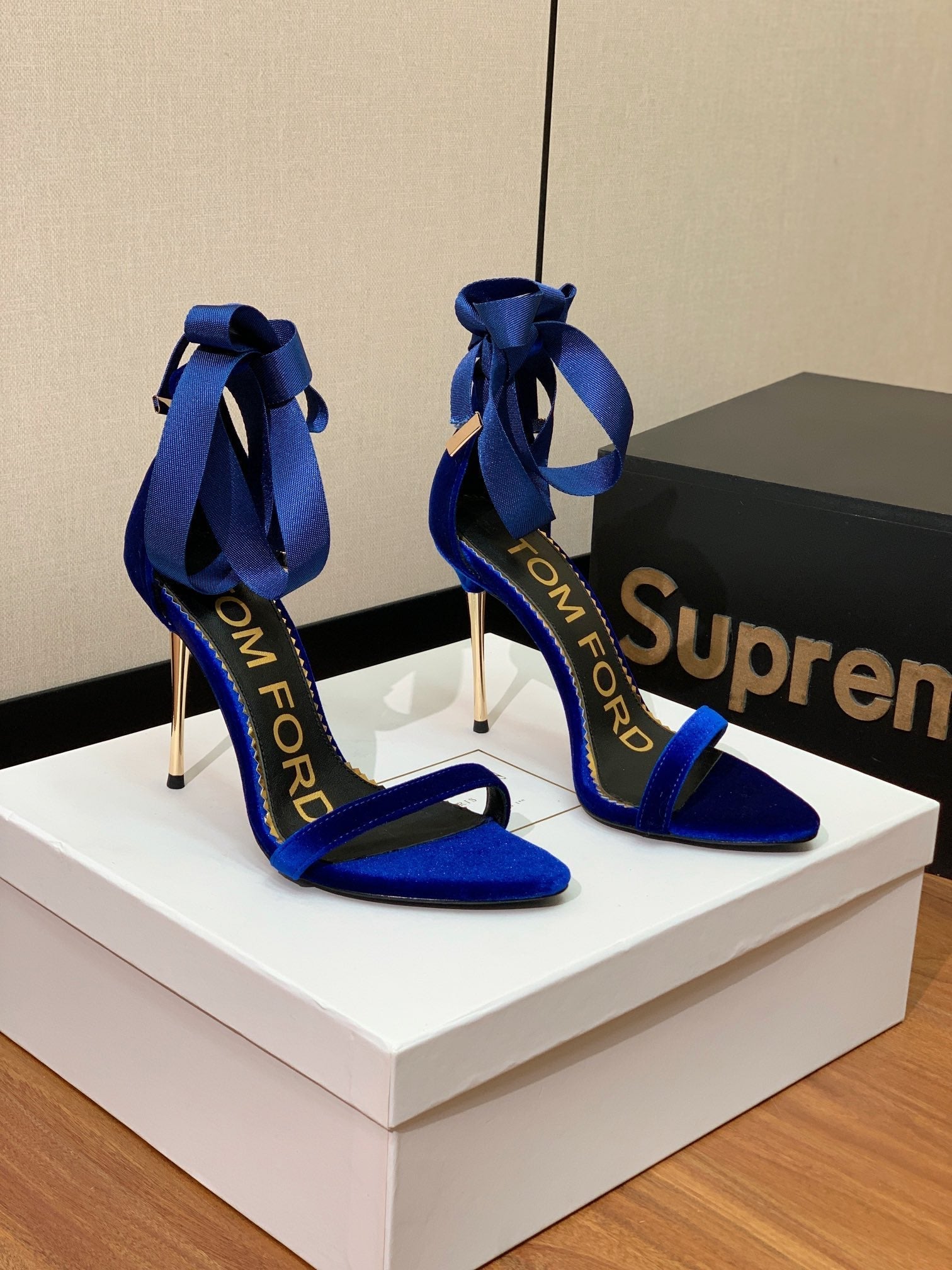 ANKLE SANDAL 10 CM IN NAVY BLUE VELVET AND SILK