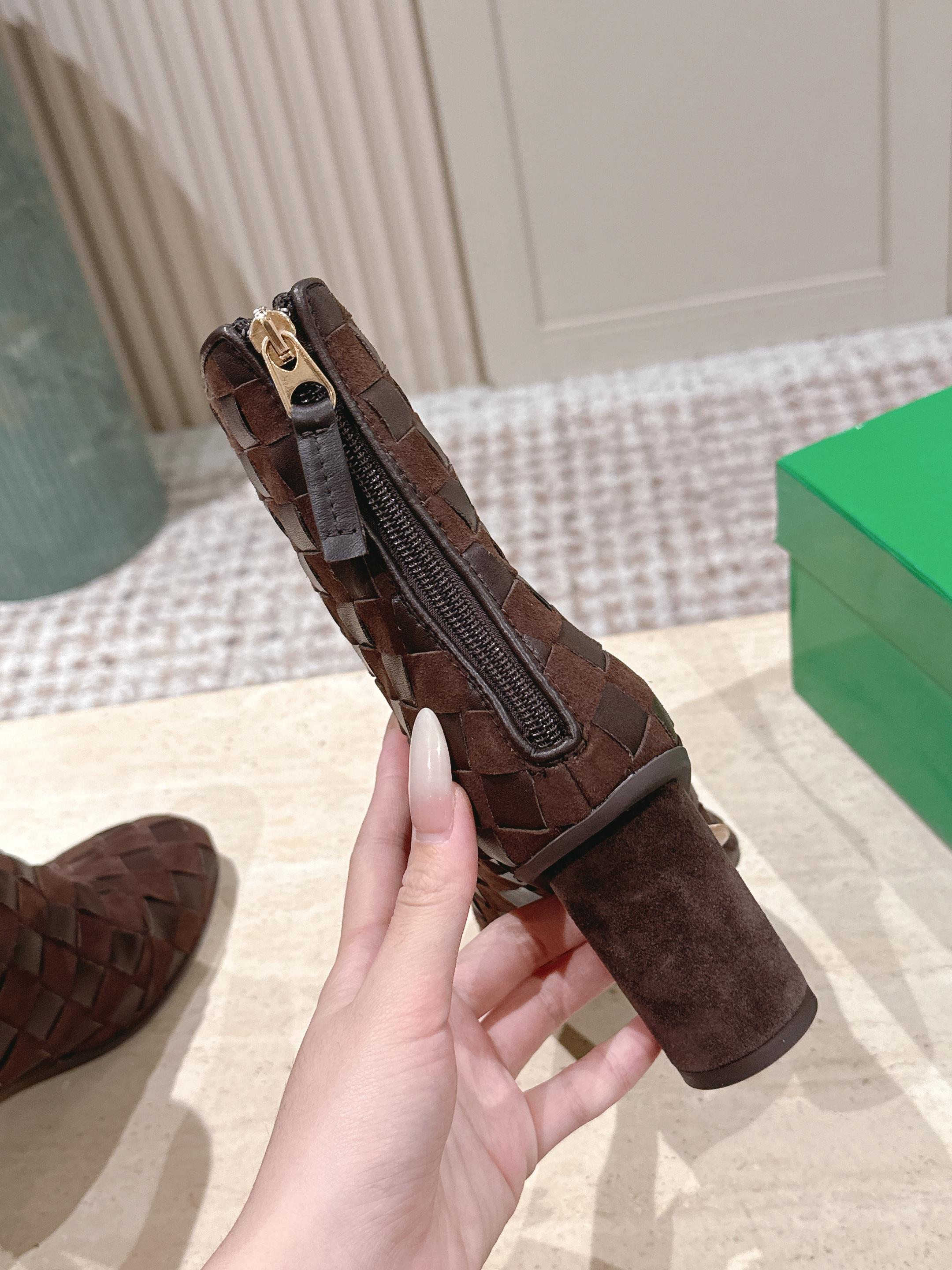 BOTTEGA VENETA 26S INTRECCIATO BOOTS 85 MM IN DARK BROWN SUEDE AND LAMBSKIN