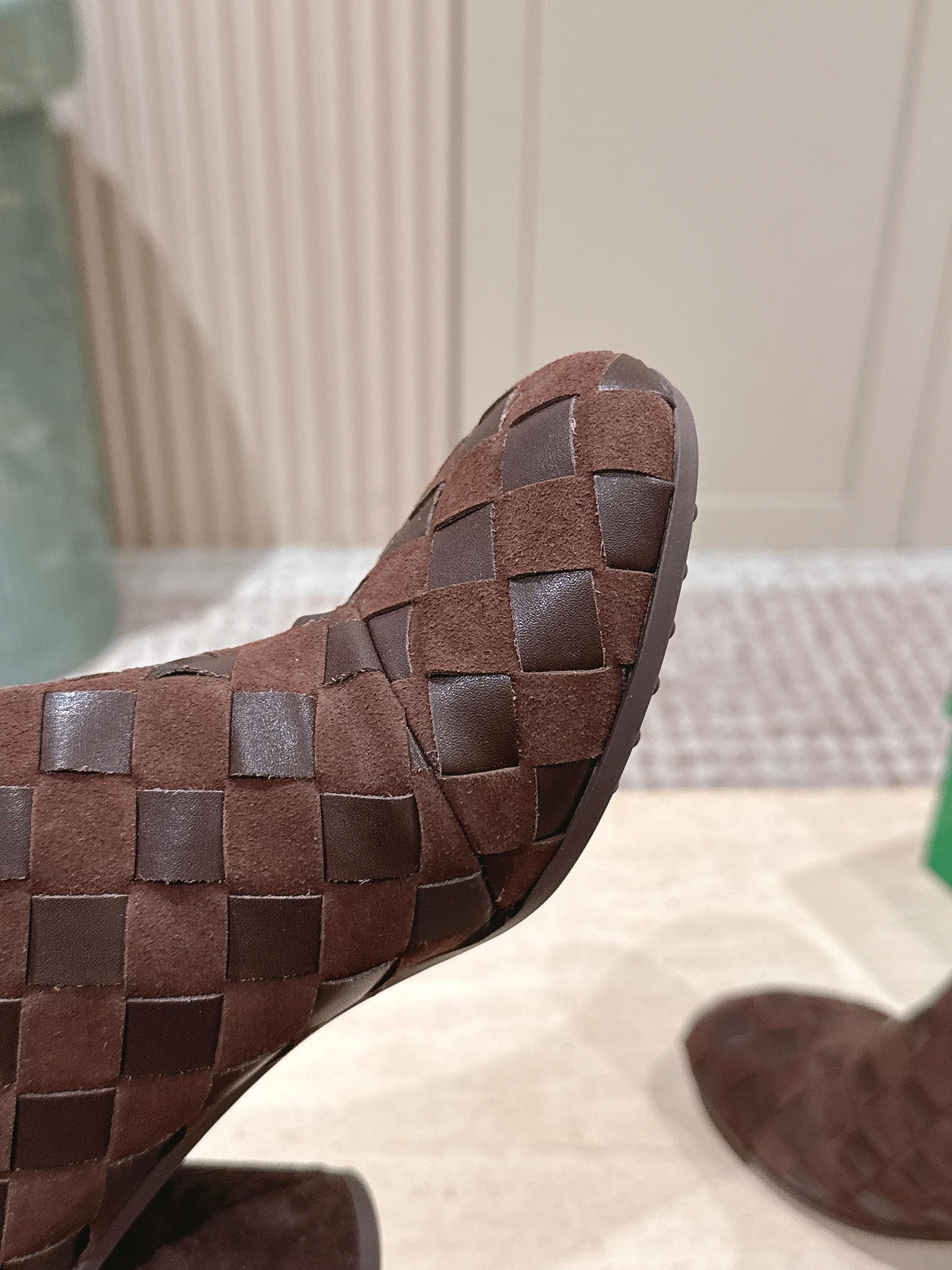BOTTEGA VENETA 26S INTRECCIATO BOOTS 85 MM IN DARK BROWN SUEDE AND LAMBSKIN