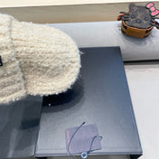 KNITTED BEANIE HAT IN LIGHT BEIGE WOOL 421267