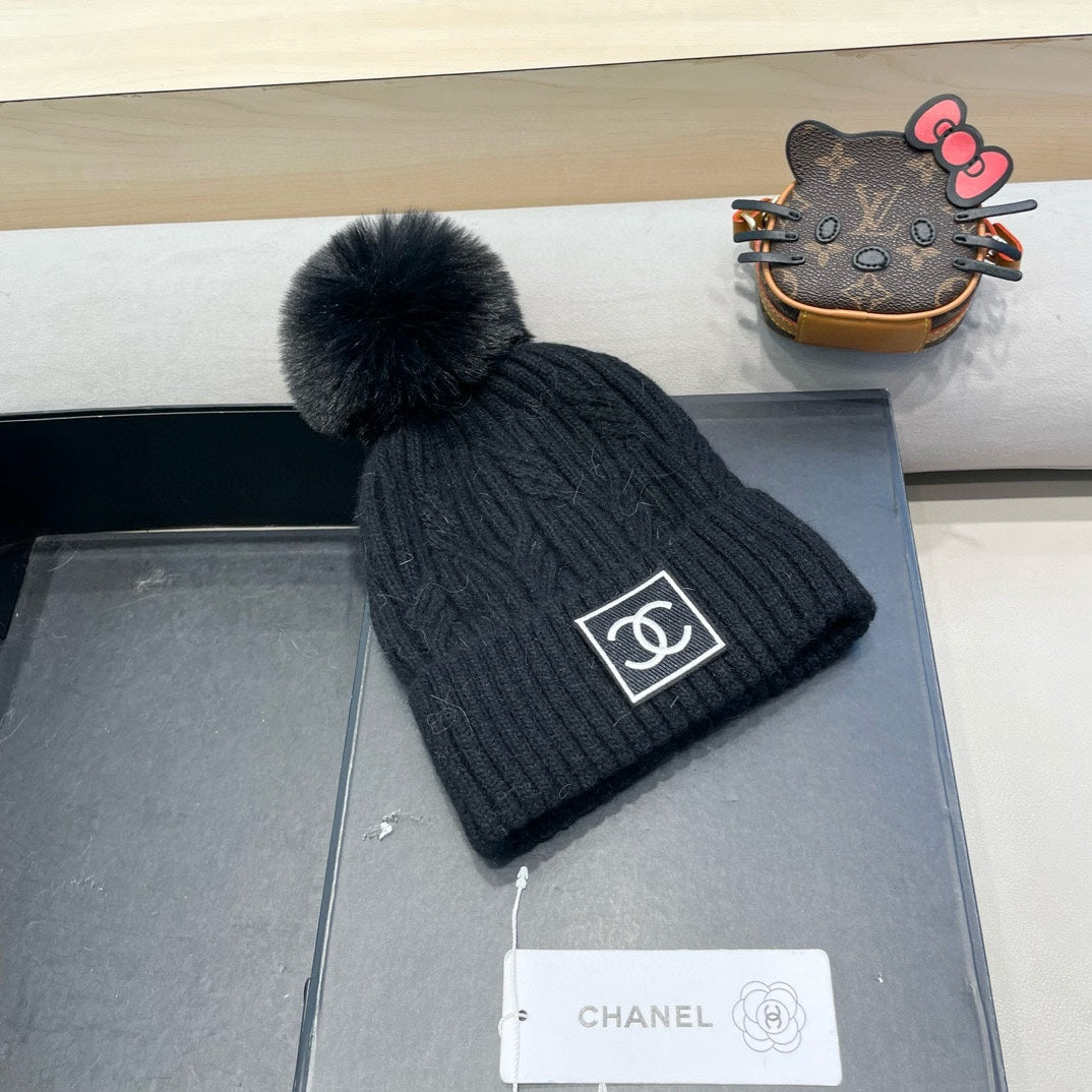 BEANIE HAT IN BLACK WOOL 422174