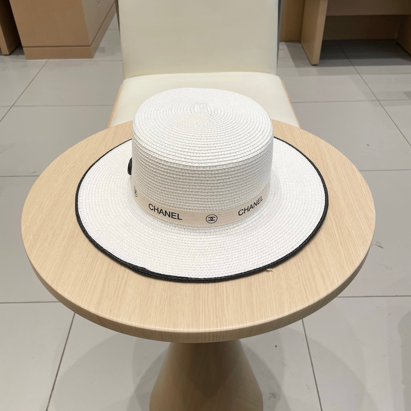 FLAT STRAW HAT WHITE 672721