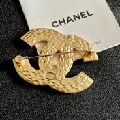 CHANEL 26S DOUBLE C LOGO RED & BLACK STAR ENAMEL BROOCH IN GOLD METAL 629195
