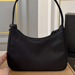 HOBO RE-EDITION BAG 22 IN BLACK RE-NYLON