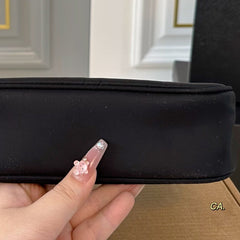 HOBO RE-EDITION BAG 22 IN BLACK RE-NYLON