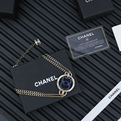 CHAIN CHOKER IN GOLD-PLATED METAL WITH ENAMEL COLORS AND ROUND LOGO PENDANT