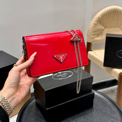 FLAP CLOSURE WALLET ON CHAIN 19 IN RED PATENT NAPPA LEATHER