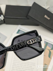 MONTAIGNE SUNGLASS 53032 IN ACETATE