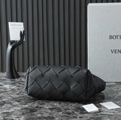 BOTTEGA VENETA 25S DIAGO HOBO 39 IN BLACK CALFSKIN