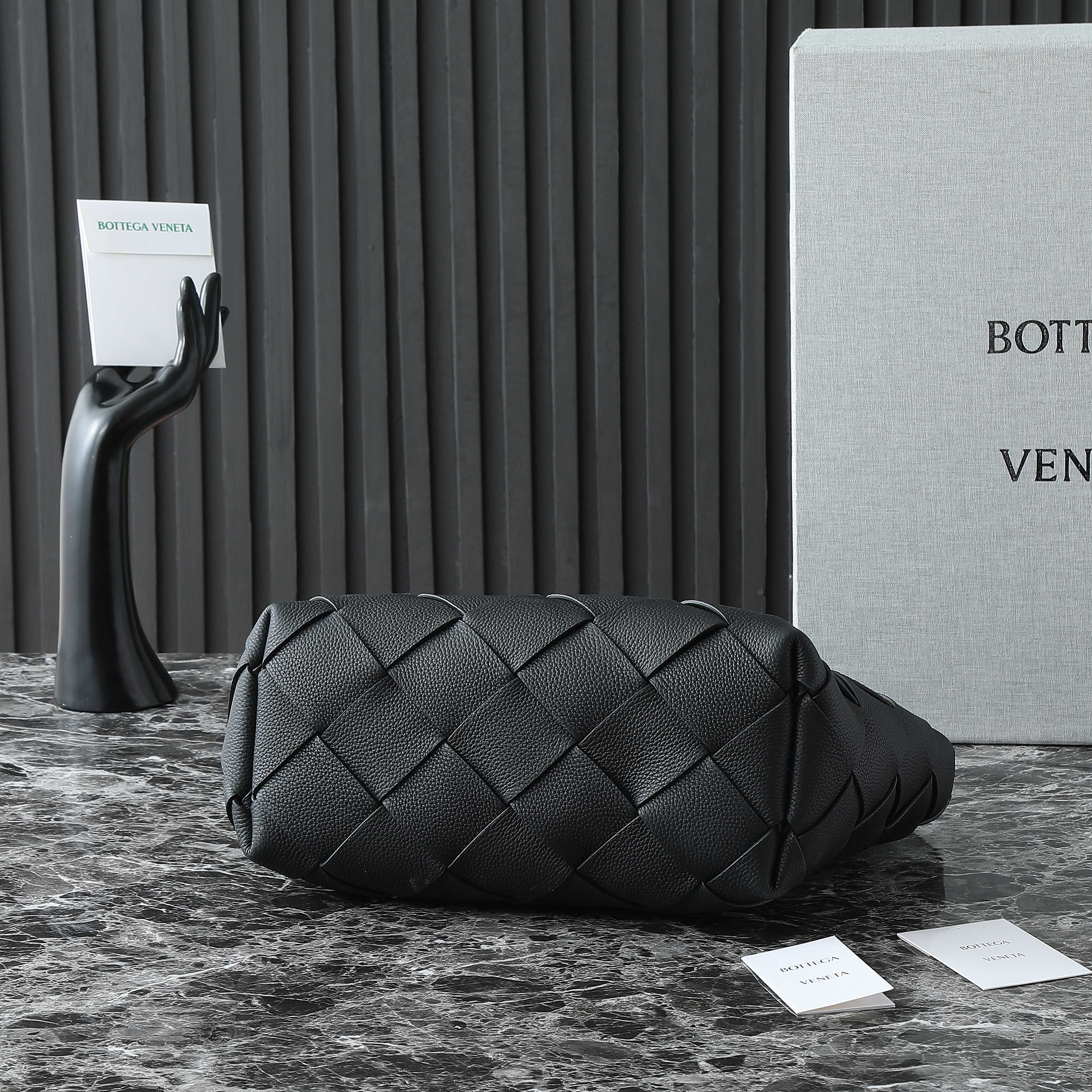 BOTTEGA VENETA 25S DIAGO HOBO 39 IN BLACK CALFSKIN