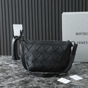 BOTTEGA VENETA 25S DIAGO HOBO 39 IN BLACK CALFSKIN