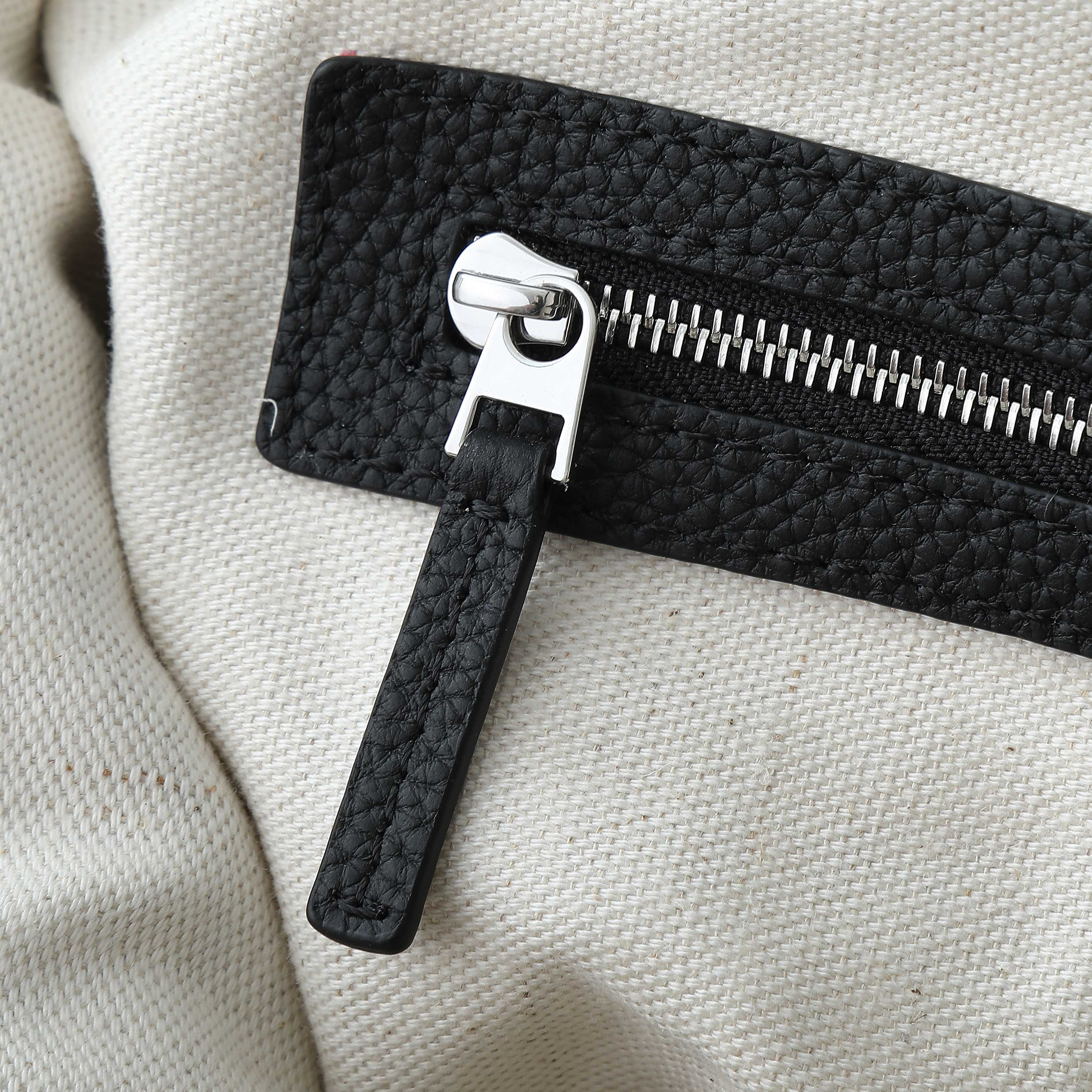 BOTTEGA VENETA 25S DIAGO HOBO 39 IN BLACK CALFSKIN