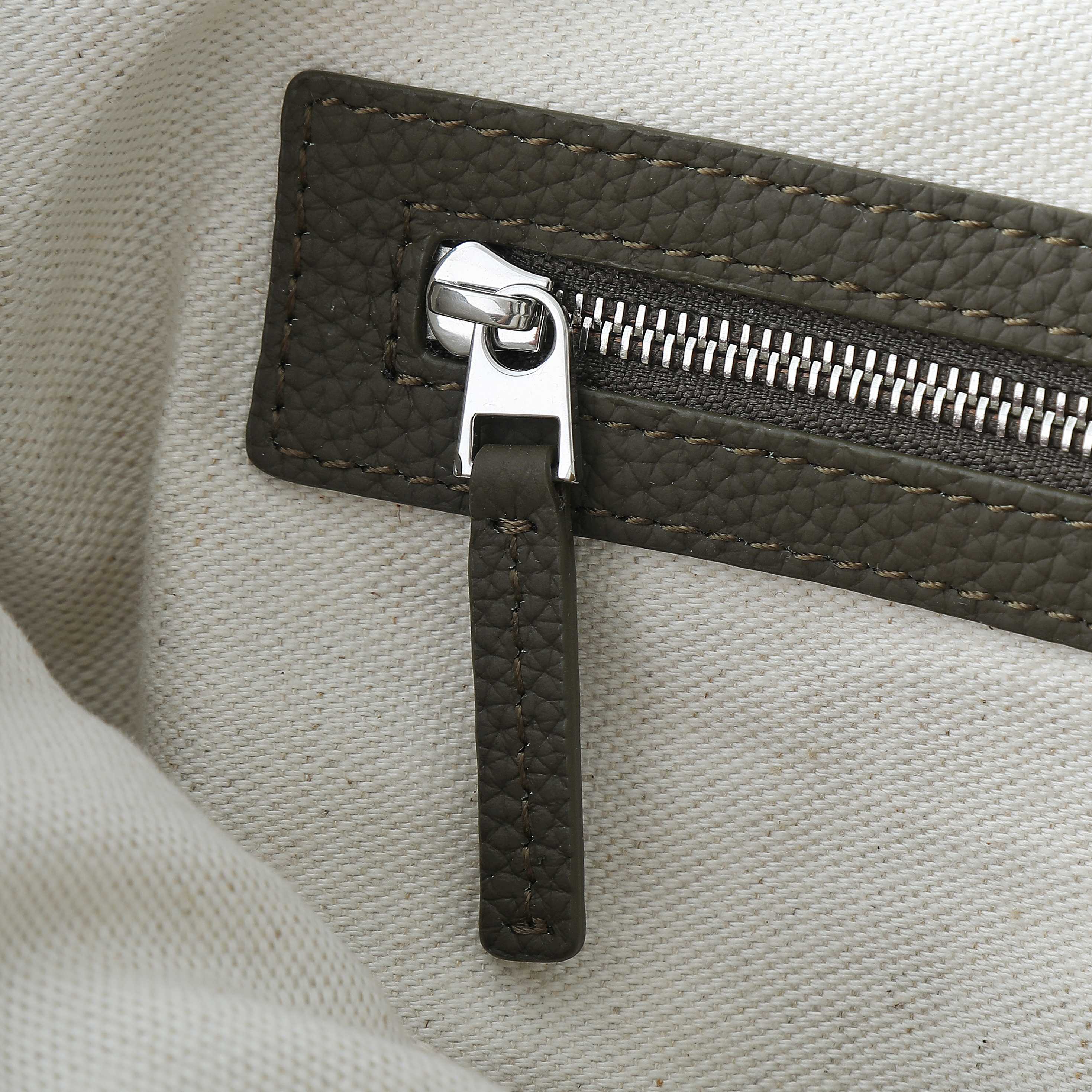 BOTTEGA VENETA 25S DIAGO HOBO 39 IN VERY DEEP OLIVE CALFSKIN