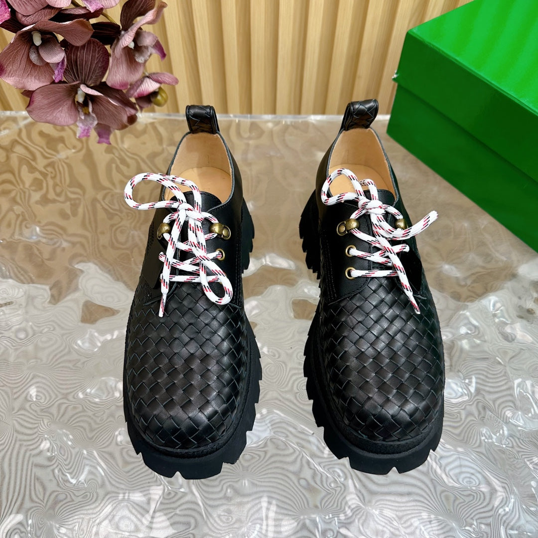 HADDOCK LACE-UP SHOE IN BLACK CALFSKIN WITH WOVEN DESIGN