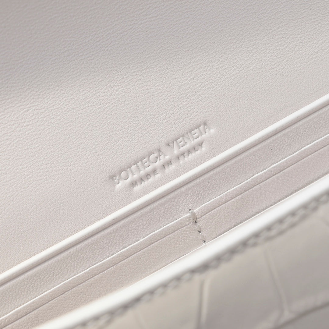 BV Long Clutch Andiamo 31 White Crocodile Calfskin Ghw