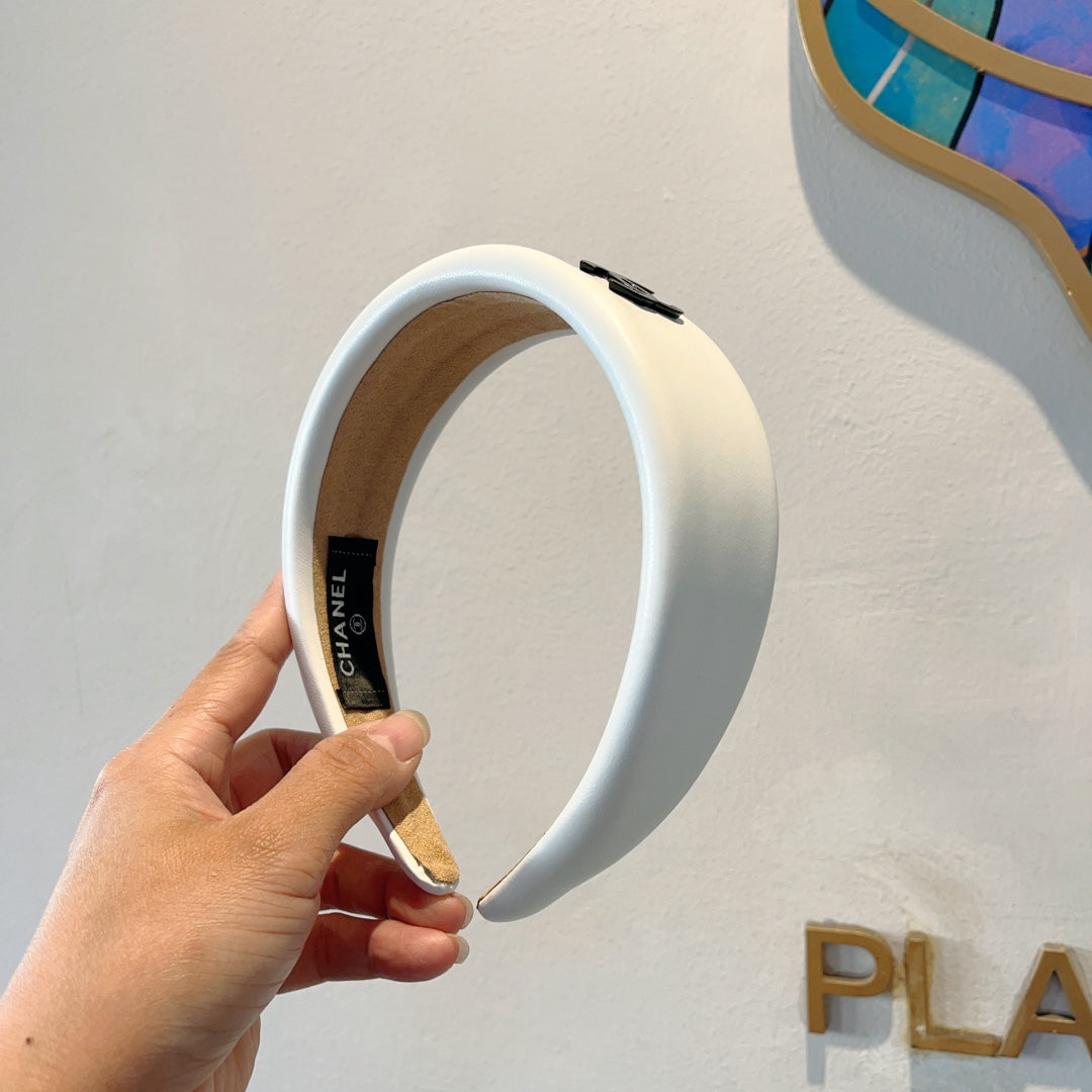 WHITE LAMBSKIN HAIRBAND 432766