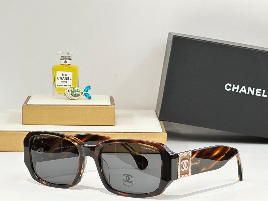 RECTANGULAR SUNGLASSES CH4366 IN ACETATE EMBOSSED CRYSTAL