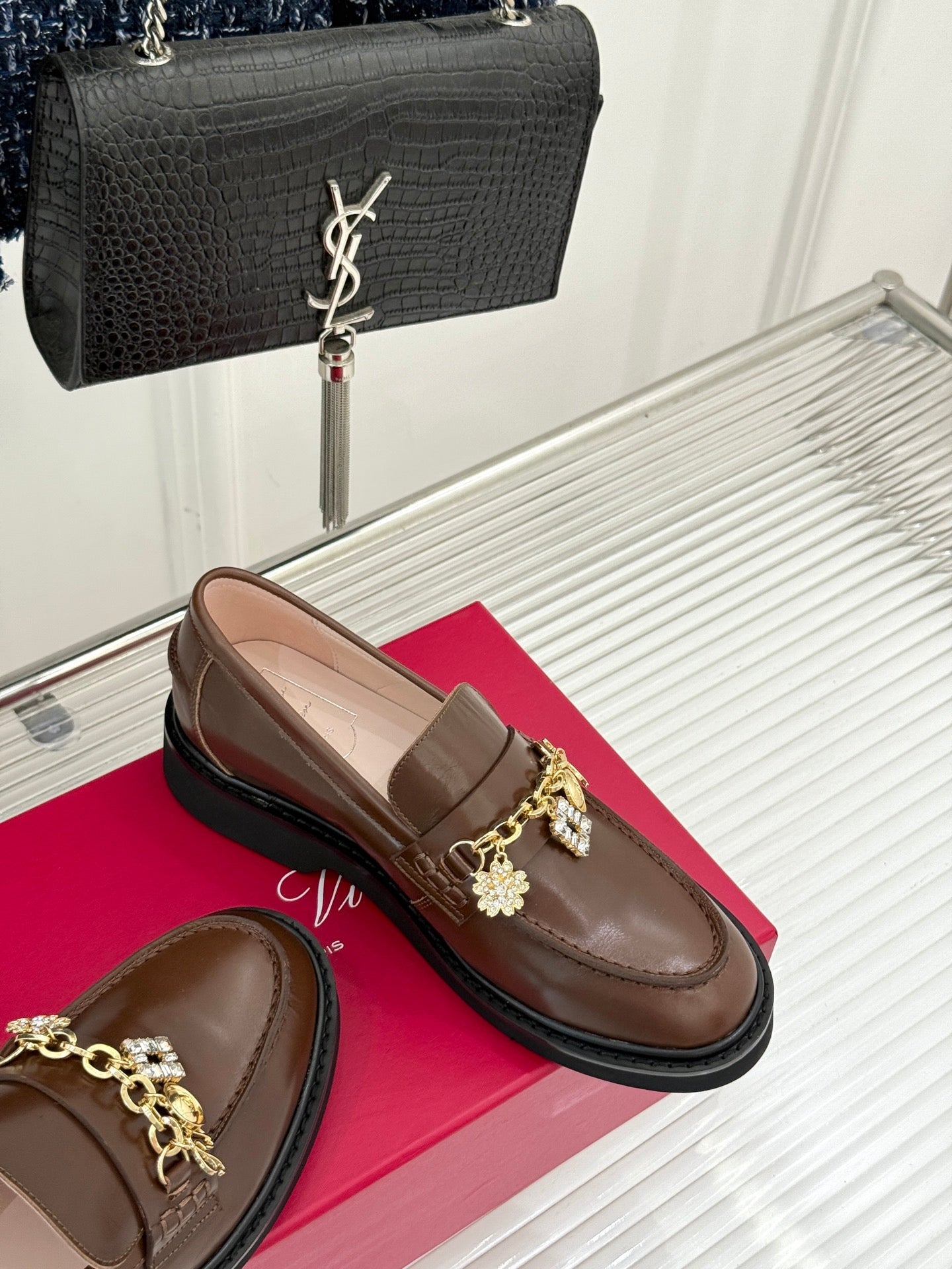 ROGER VIVIER 25S RANGERS CHAIN LOAFER IN BROWN CALFSKIN