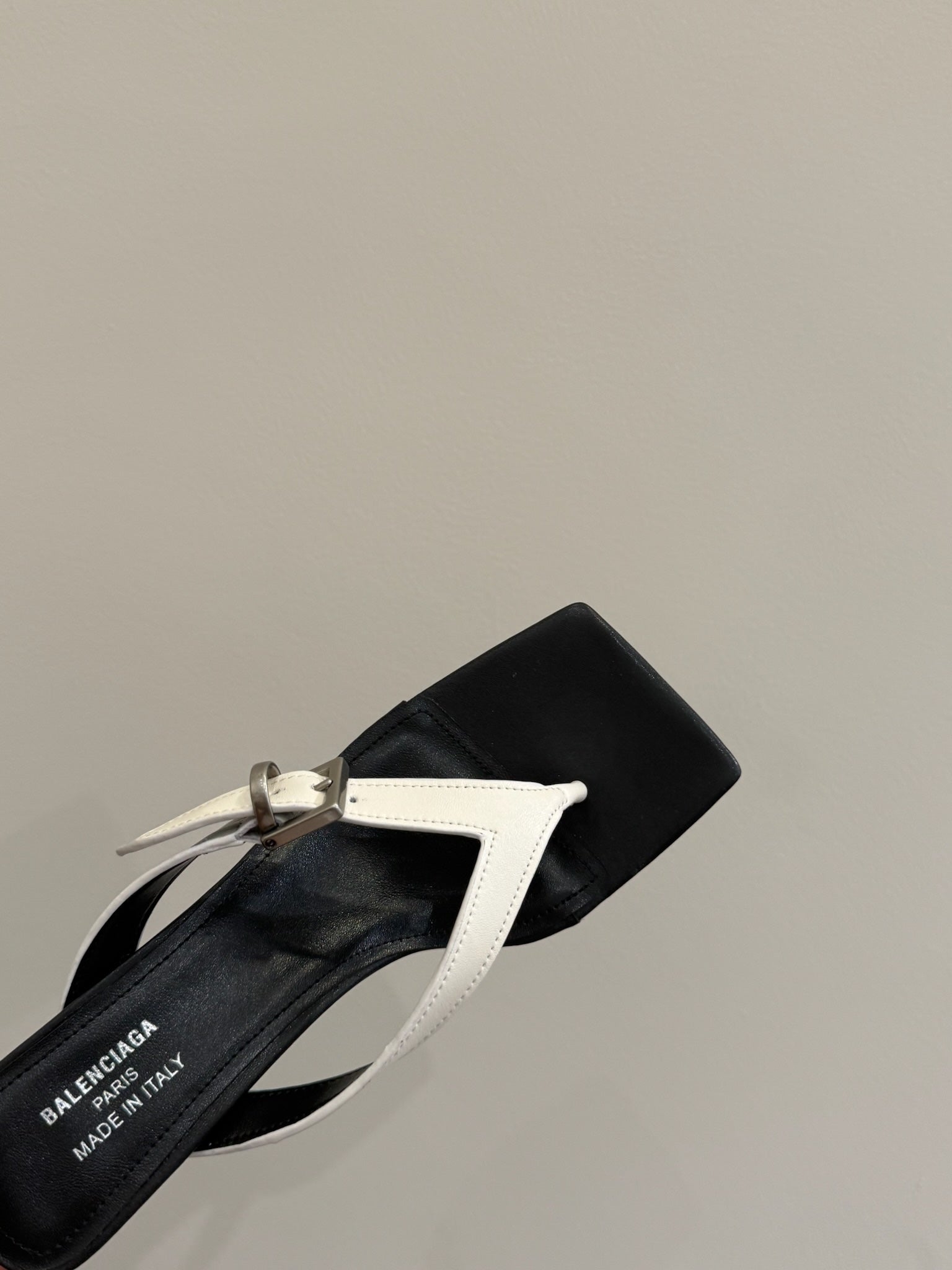 BALENCIAGA 25S HIGH-HEELED FLIP-FLOPS IN WHITE MIX BLACK CALFSKIN WITH SILVER HARDWARE