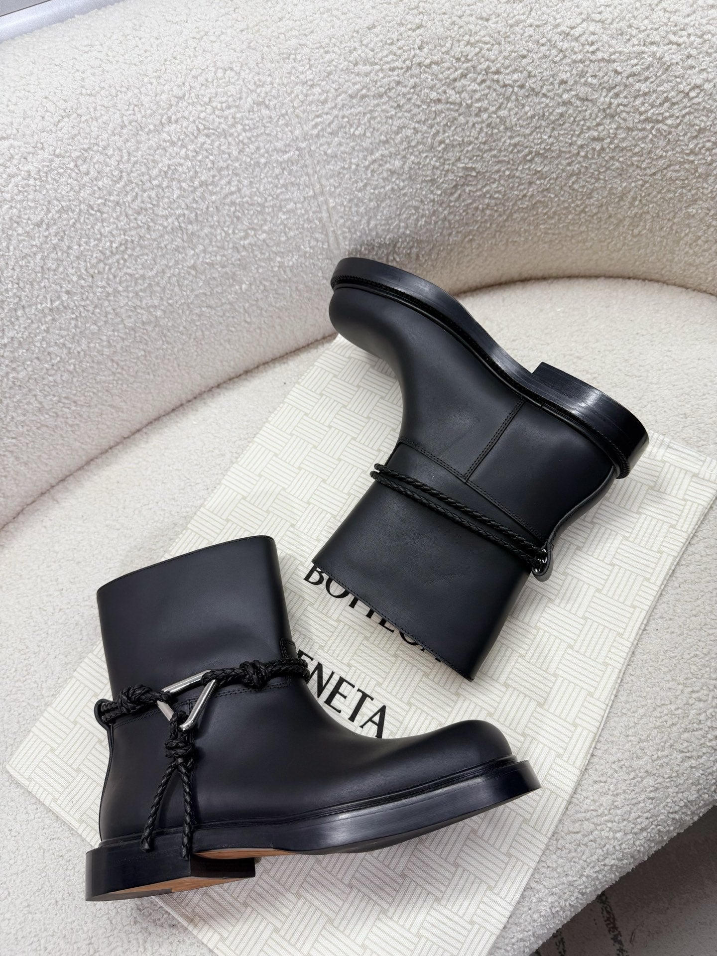 BOTTEGA VENETA 26S ANKLE BOOTS IN BLACK CALFSKIN WITH ROPE DETAIL