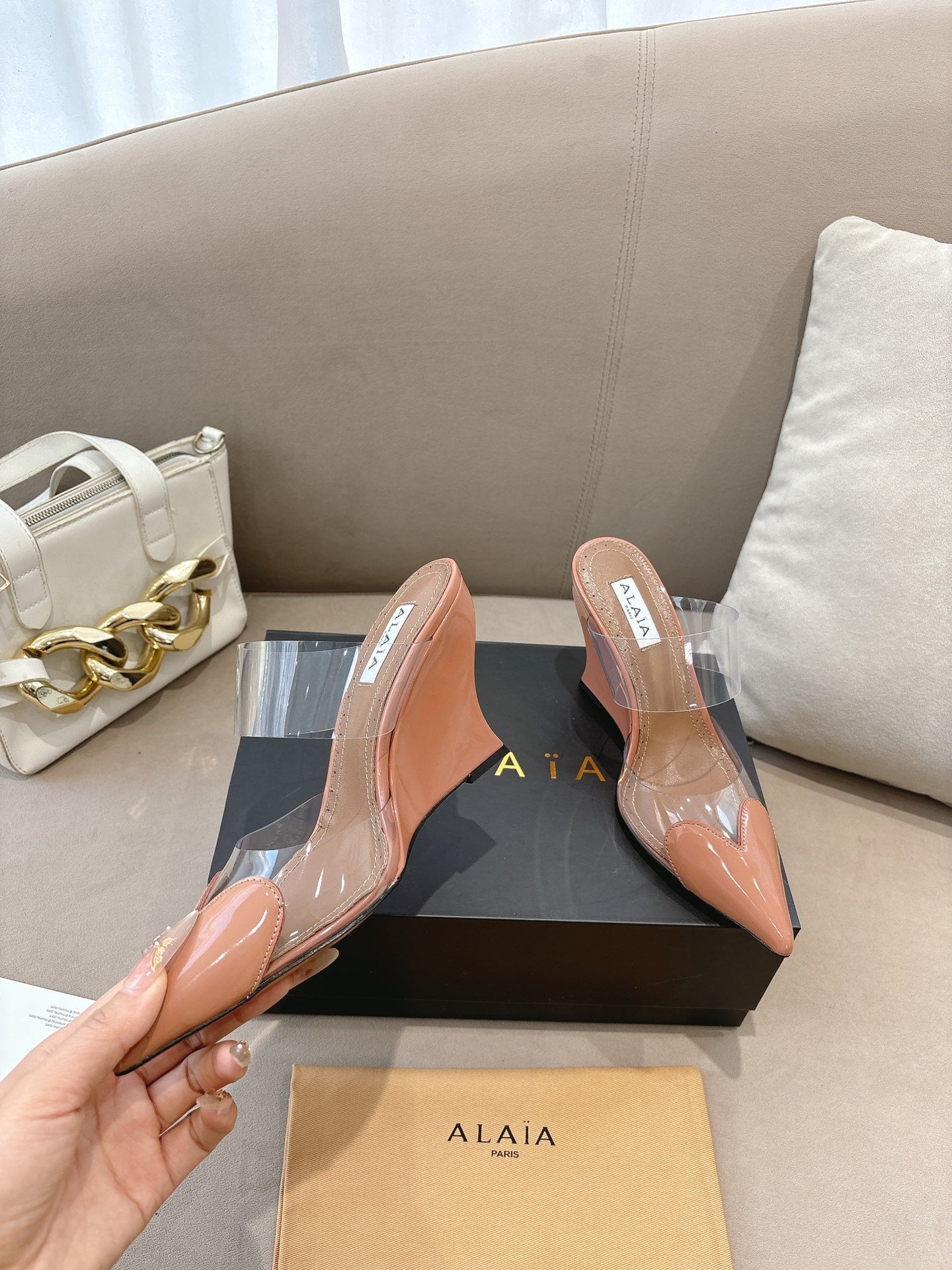 ALAIA 26S HIGH-HEEL WEDGE MULES 95 MM IN LIGHT BROWN GLOSSY CALFSKIN