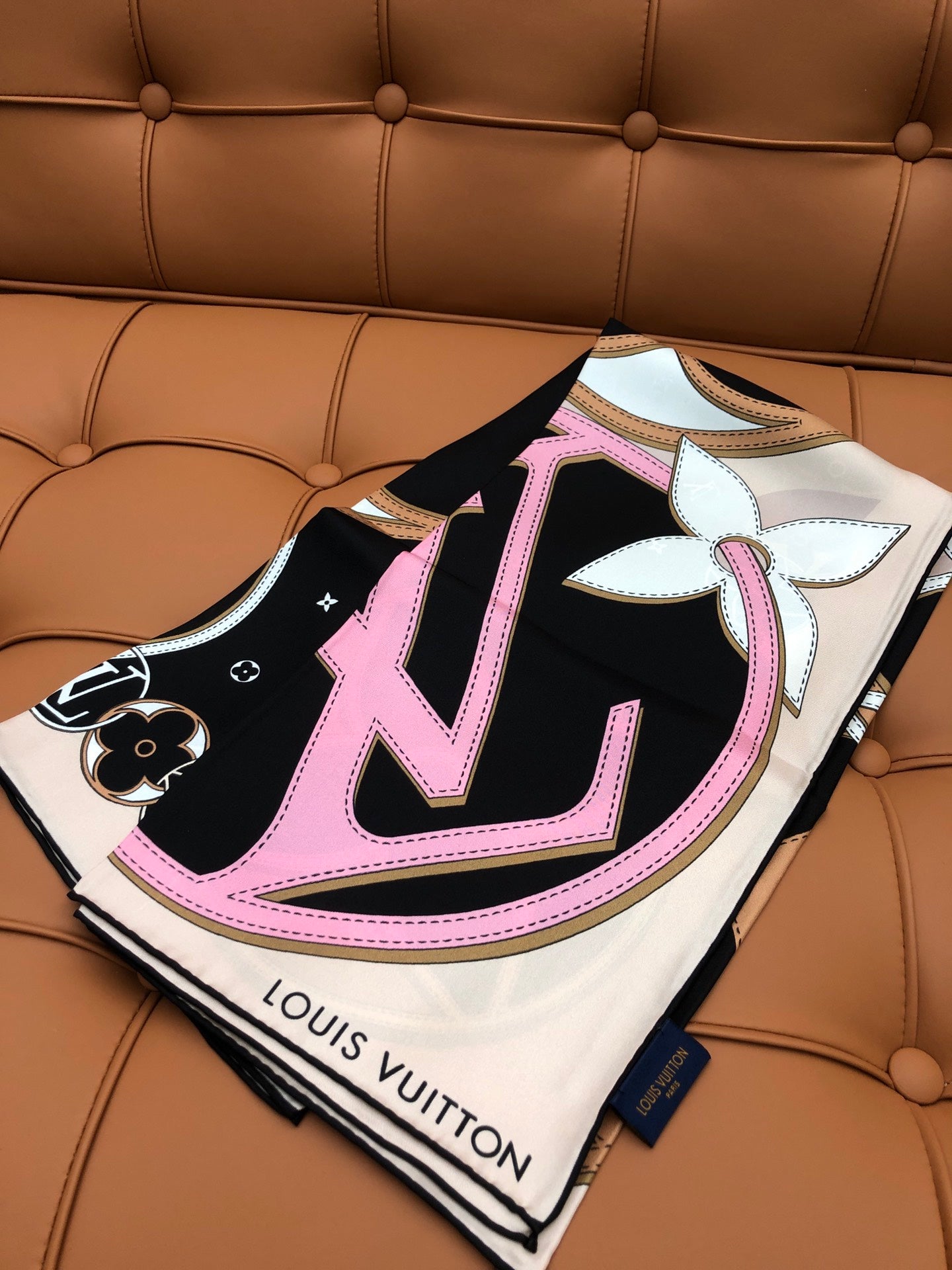 LV SCARF 90 CM IN SILK 704579