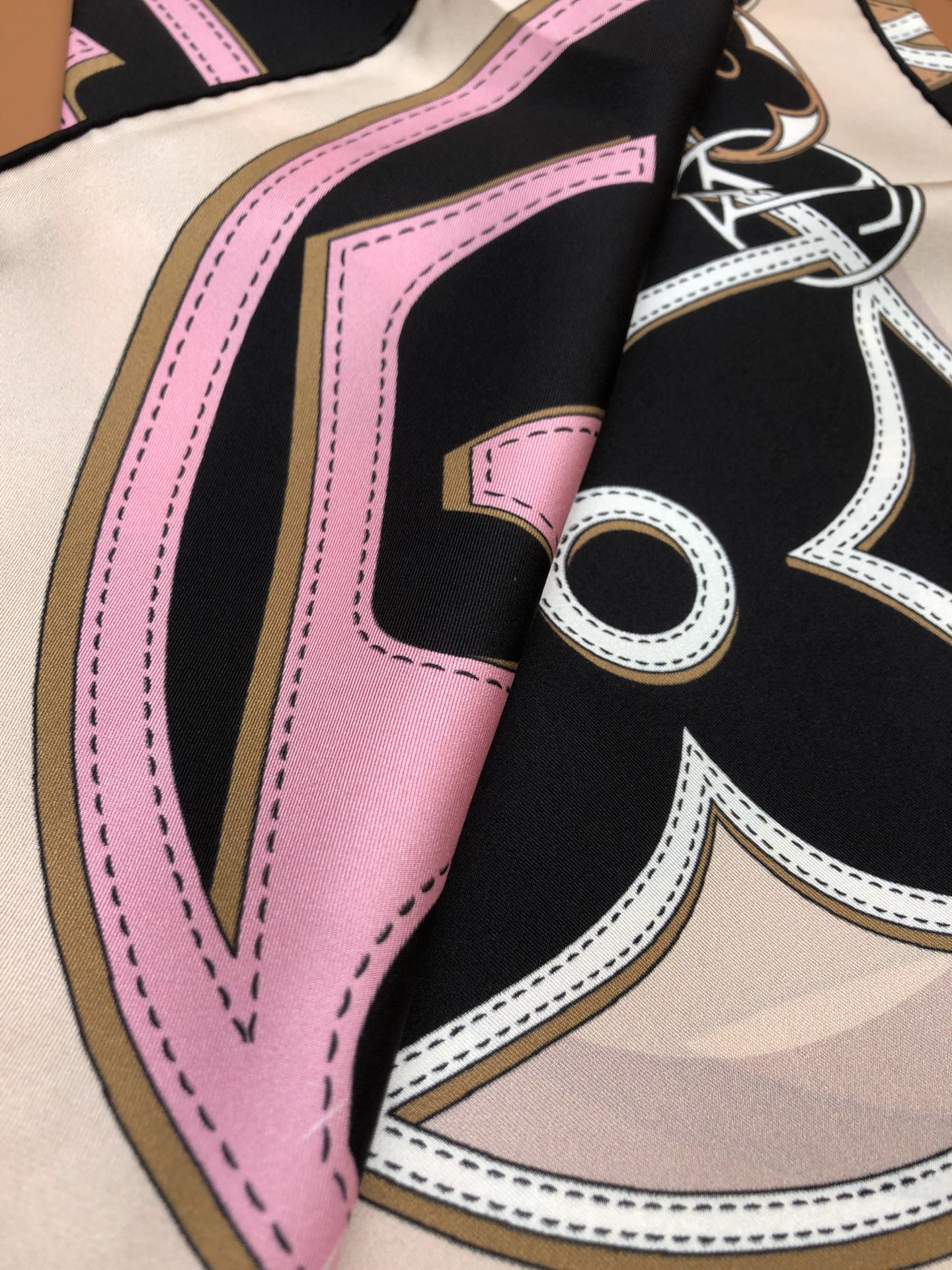 LV SCARF 90 CM IN SILK 704579