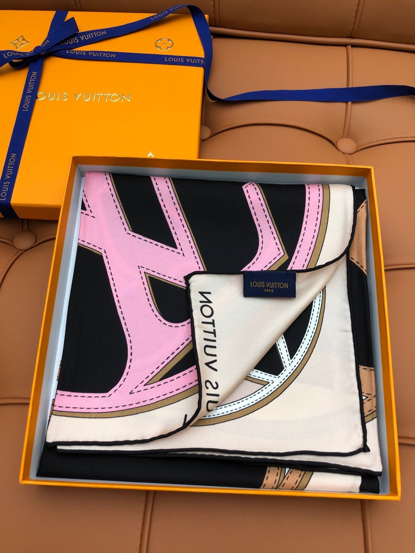 LV SCARF 90 CM IN SILK 704579